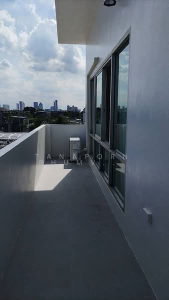 2-BR Townhouse, Bangkok, Lat Phrao, Bangkok, 2 Bedrooms, 220 sqm, Townhouse For Rent, by Natthida Thianchaianan, 500359278 - DDproperty.com