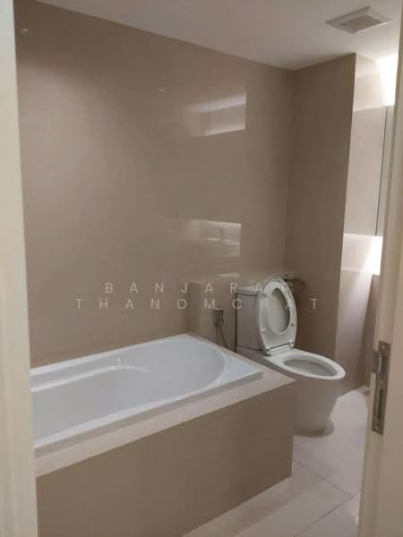 Vtara Sukhumvit 36, Bangkok, 118 Soi Saen Sabai, Phra Kanong, Khlong Toei, Bangkok, 2 Bedrooms, 46 sqm, Condo For Rent, by Banjarat Thanomchat, 500359290 - DDproperty.com