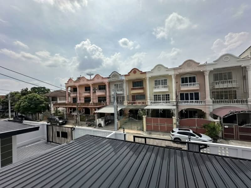 5-BR Townhouse, Bangkok, Sala Thammasop, Thawi Watthana, Bangkok, 5 Bedrooms, 230 sqm, Townhouse For Sale, by Natthida Thianchaianan, 500359292 - DDproperty.com