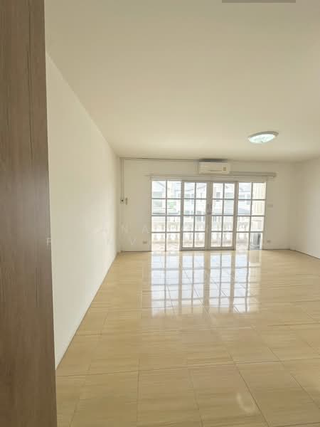 5-BR Townhouse, Bangkok, Sala Thammasop, Thawi Watthana, Bangkok, 5 Bedrooms, 230 sqm, Townhouse For Sale, by Natthida Thianchaianan, 500359292 - DDproperty.com