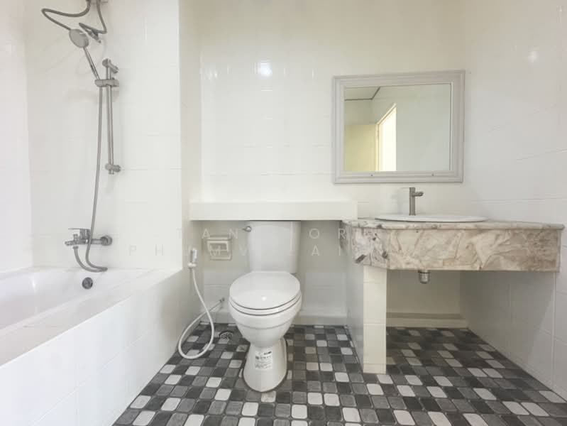 5-BR Townhouse, Bangkok, Sala Thammasop, Thawi Watthana, Bangkok, 5 Bedrooms, 230 sqm, Townhouse For Sale, by Natthida Thianchaianan, 500359292 - DDproperty.com