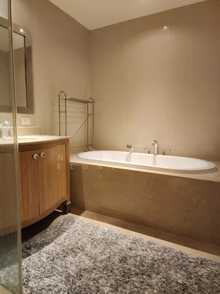 The Empire Place : ดิ เอ็มไพร์ เพลซ, กรุงเทพ, 88 ถนนนราธิวาสราชนครินทร์, ทุ่งมหาเมฆ, สาทร, กรุงเทพ, 65 ตร.ม., คอนโด ขาย, โดย Nattapat Reunyota, 500359335 - DDproperty.com