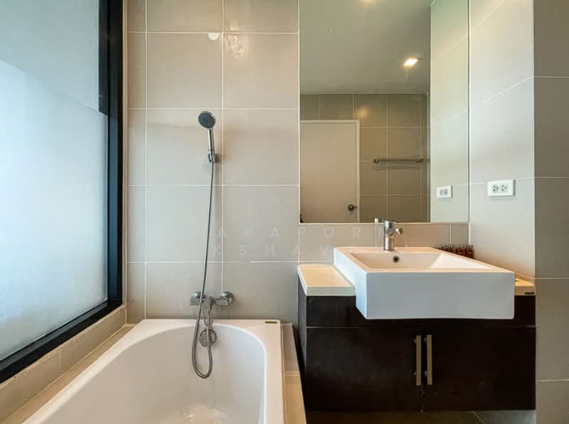 Noble Solo, Bangkok, 988 Thong Lo, Khlong Tan Nua, Watthana, Bangkok, 1 Bedroom, 34 sqm, Condo For Rent, by Phakaporn Brikshavana, 500359346 - DDproperty.com