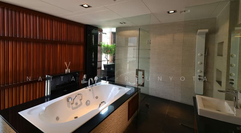 The Master Centrium Asoke-Sukhumvit, Bangkok, Sukhumvit 21, Khlongtoei Nua, Watthana, Bangkok, 4 Bedrooms, 450 sqm, Condo For Sale, by Nattapat Reunyota, 500359365 - DDproperty.com