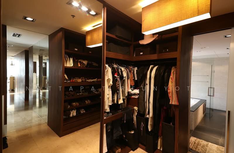 The Master Centrium Asoke-Sukhumvit, Bangkok, Sukhumvit 21, Khlongtoei Nua, Watthana, Bangkok, 4 Bedrooms, 450 sqm, Condo For Sale, by Nattapat Reunyota, 500359365 - DDproperty.com