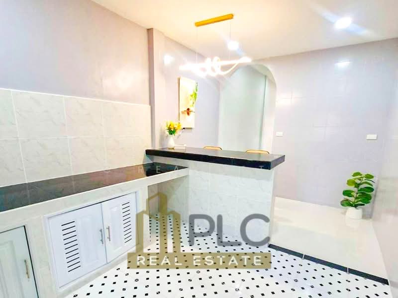 Renovated Townhouse for Sale in Nong Yai, North Pattaya, Chon Buri (Pattaya), Bang Lamung, Bang Lamung (Pattaya), Chon Buri (Pattaya), 2 Bedrooms, 104 sqm, Townhouse For Sale, by PLC real estate, 500359447 - DDproperty.com