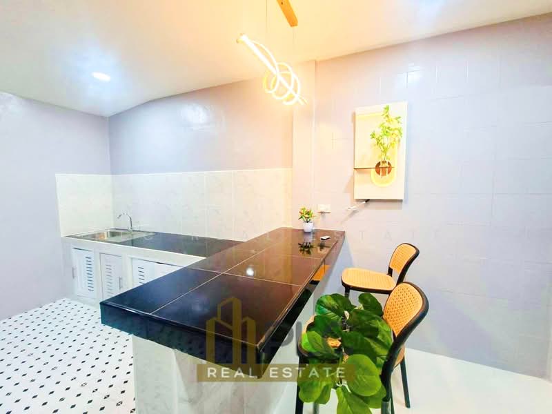 Renovated Townhouse for Sale in Nong Yai, North Pattaya, Chon Buri (Pattaya), Bang Lamung, Bang Lamung (Pattaya), Chon Buri (Pattaya), 2 Bedrooms, 104 sqm, Townhouse For Sale, by PLC real estate, 500359447 - DDproperty.com