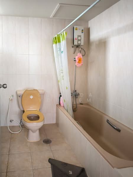 Jomtien Complex Condotel, Chon Buri (Pattaya), 414 Thappraya Road, Nong Pru, Bang Lamung (Pattaya), Chon Buri (Pattaya), 2 Bedrooms, 122 sqm, Condo For Sale, by Suchada Yodyiem, 500359588 - DDproperty.com