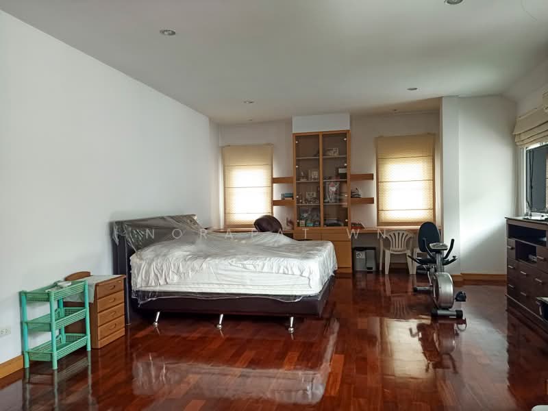 Chonlada Bangbuathong, Nonthaburi, Bang Kruai - Sai Noi Road, Bang Bua Thong, Nonthaburi, 5 Bedrooms, 330 sqm, Single Detached House For Sale, by Norapat Wn, 500359632 - DDproperty.com