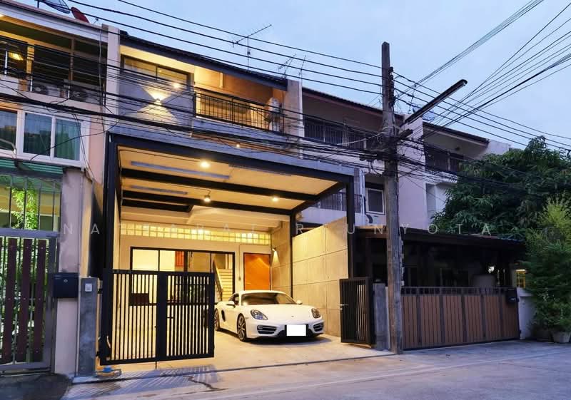 5-BR Townhouse, Bangkok, Khlong Tan Nua, Watthana, Bangkok, 5 Bedrooms, 495 sqm, Townhouse For Sale, by Nattapat Reunyota, 500359954 - DDproperty.com