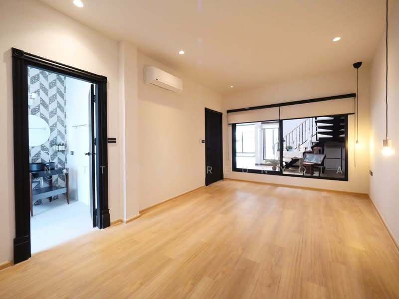 3-BR Townhouse, Bangkok, Khlong Tan Nua, Watthana, Bangkok, 3 Bedrooms, 193 sqm, Townhouse For Sale, by Nattapat Reunyota, 500359959 - DDproperty.com