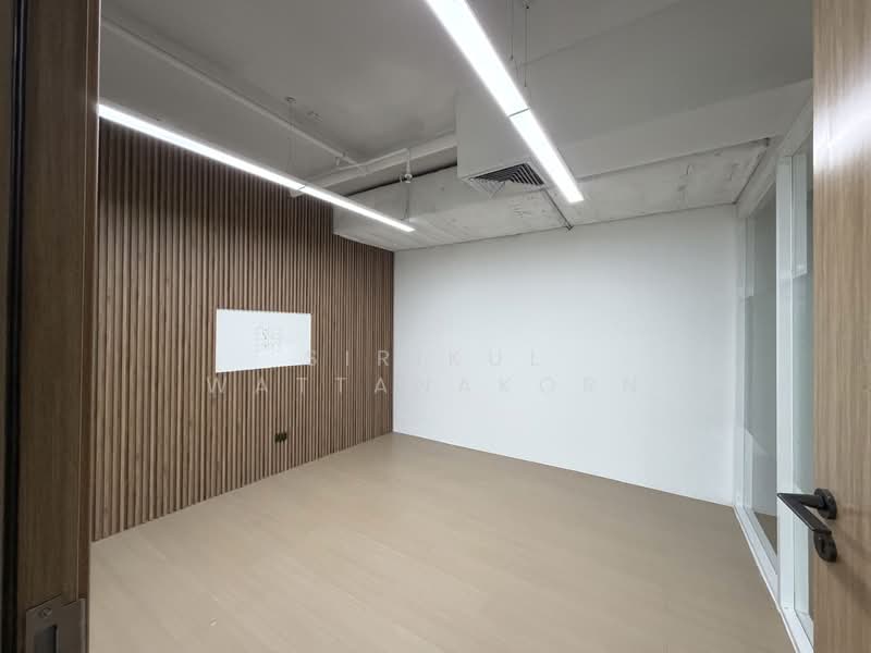 Ekkamai Fitted Office only 650B/sqm, AC 24hr, 500m to BTS, Bangkok, Sukhumvit 63, Khlong Tan Nua, Watthana, Bangkok, , 450 sqm, Office Space For Rent, by Sirikul Wattanakorn, 500360057 - DDproperty.com