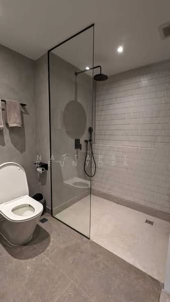 Lake Avenue Sukhumvit 16, Bangkok, Soi Sammitr Sukhumvit Road, Khlong Tan Nua, Watthana, Bangkok, 2 Bedrooms, 127 sqm, Condo For Sale, by Nattapat Reunyota, 500360273 - DDproperty.com