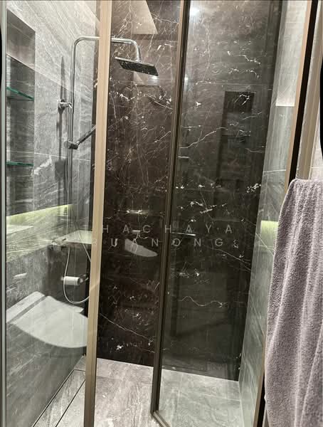 The Esse Sukhumvit 36, Bangkok, Soi Sukhumvit 36, Sukhumvit Road, Phra Kanong, Khlong Toei, Bangkok, 1 Bedroom, 43 sqm, Condo For Sale, by Thachaya Buanong, 500360327 - DDproperty.com