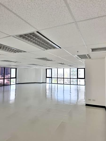 5-min walk to BTS, Special price ฿550/sqm, Well-maintained building, กรุงเทพ, สีลม, บางรัก, กรุงเทพ, 107 ตร.ม., สำนักงาน ให้เช่า, โดย Sirikul Wattanakorn, 500360576 - DDproperty.com