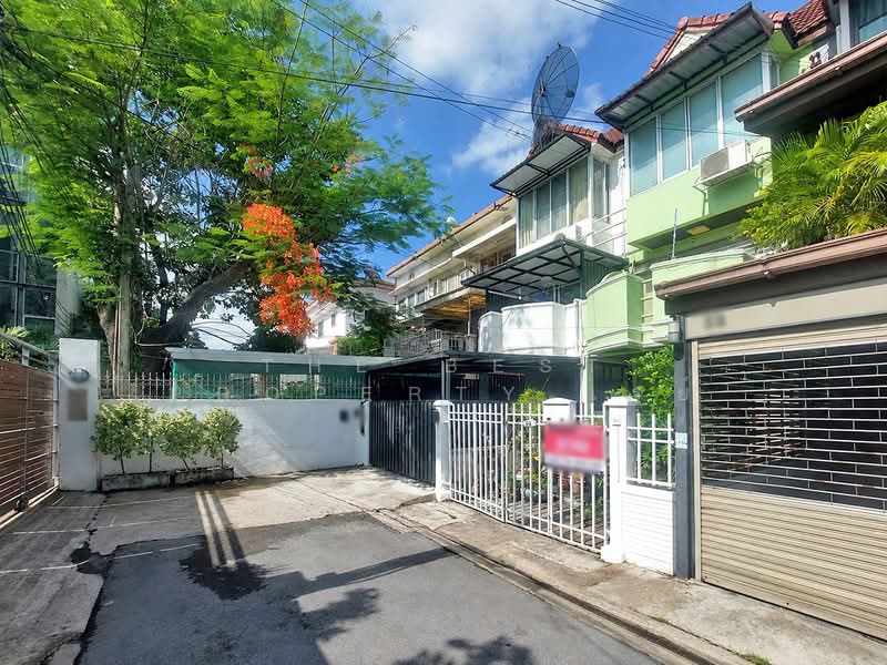 ทาวน์เฮ้าส์จตุจักร กรุงเทพมหานคร, Bangkok, Lat Yao, Chatuchak, Bangkok, 4 Bedrooms, 100 sqm, Townhouse For Sale, by The Best Property เรย์, 500360630 - DDproperty.com