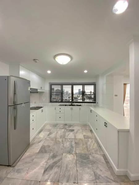 Regent On The Park 3, Bangkok, 185 Soi Sukhumvit 39 Sukhumvit Road, Khlong Tan Nua, Watthana, Bangkok, 3 Bedrooms, 240 sqm, Condo For Rent, by Vichai Annavakulthorn, 500360744 - DDproperty.com