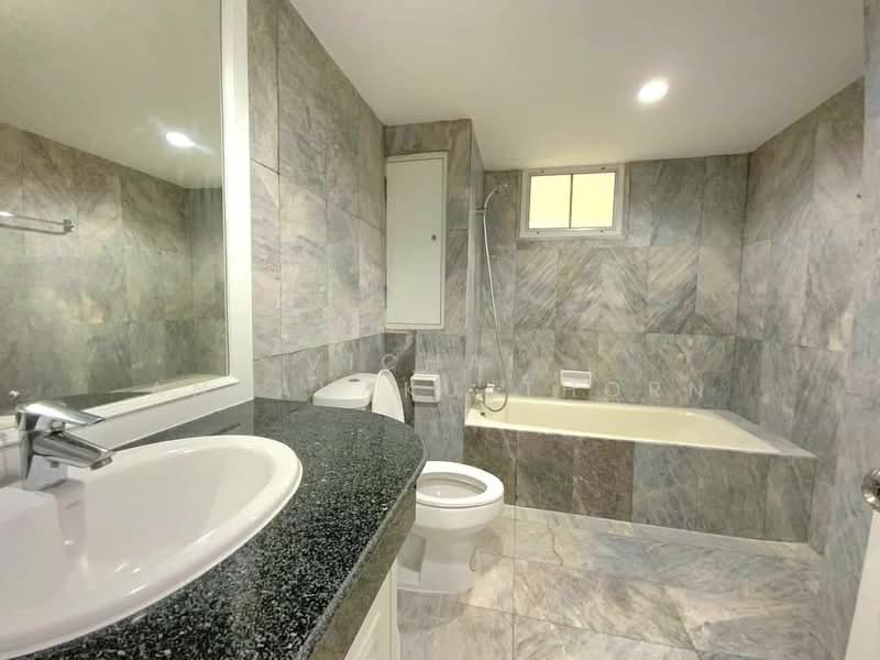 Regent On The Park 3, Bangkok, 185 Soi Sukhumvit 39 Sukhumvit Road, Khlong Tan Nua, Watthana, Bangkok, 3 Bedrooms, 240 sqm, Condo For Rent, by Vichai Annavakulthorn, 500360744 - DDproperty.com