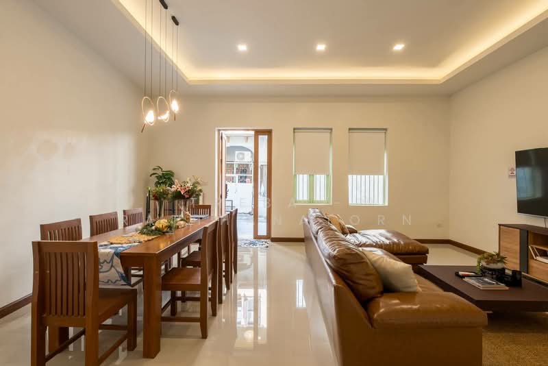 Heritage Home Surawong, Bangkok, Si Phraya, Bang Rak, Bangkok, 3 Bedrooms, 160 sqm, Townhouse For Rent, by TREBA - Ratthanatorn, 500360770 - DDproperty.com