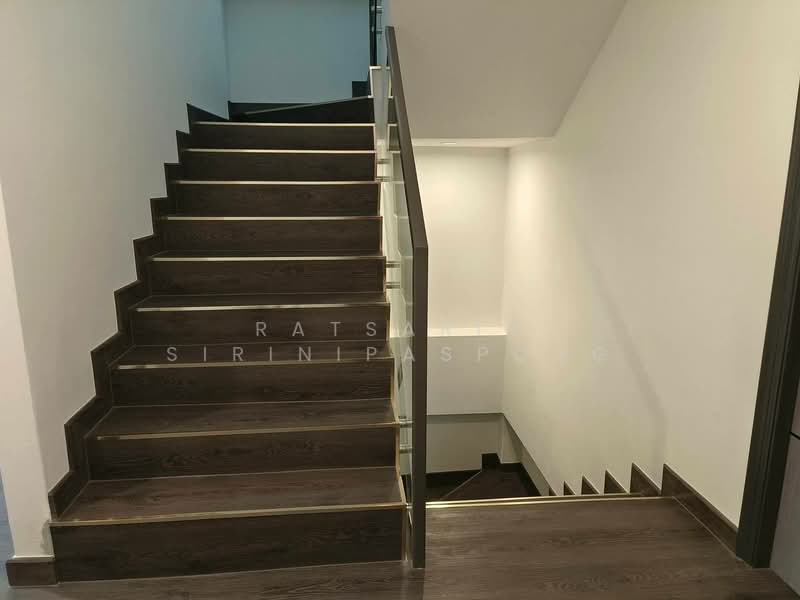 Townhouse for rent 4 bedrooms, Bangkok, Phra Kanong Nua, Watthana, Bangkok, 4 Bedrooms, 330 sqm, Townhouse For Rent, by Ratsarin Sirinipaspong, 500360851 - DDproperty.com