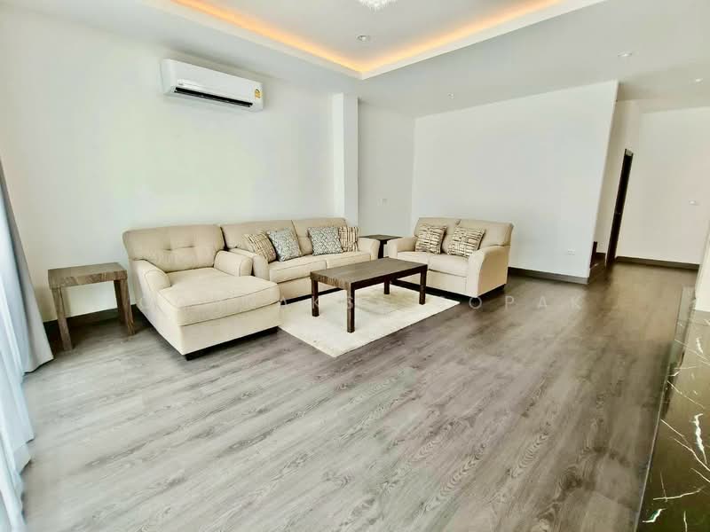 4-BR House, Bangkok, Phra Kanong Nua, Watthana, Bangkok, 4 Bedrooms, 330 sqm, Single Detached House For Rent, by Boonraksa Sopak, 500360995 - DDproperty.com