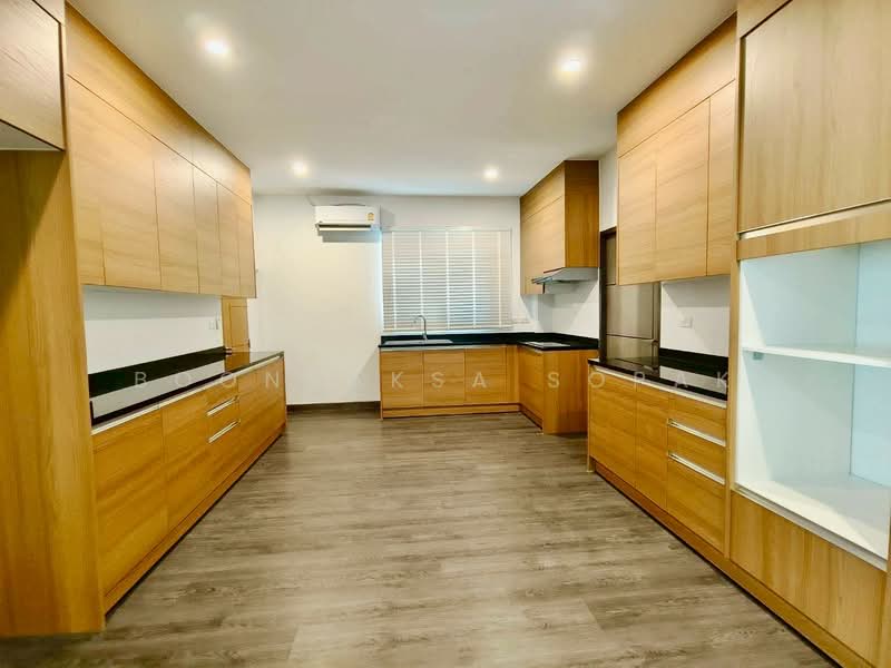 4-BR House, Bangkok, Phra Kanong Nua, Watthana, Bangkok, 4 Bedrooms, 330 sqm, Single Detached House For Rent, by Boonraksa Sopak, 500360995 - DDproperty.com