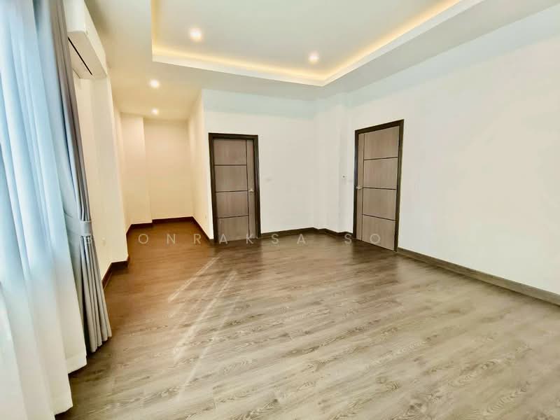 4-BR House, Bangkok, Phra Kanong Nua, Watthana, Bangkok, 4 Bedrooms, 330 sqm, Single Detached House For Rent, by Boonraksa Sopak, 500360995 - DDproperty.com