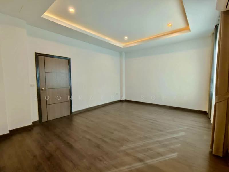 4-BR House, Bangkok, Phra Kanong Nua, Watthana, Bangkok, 4 Bedrooms, 330 sqm, Single Detached House For Rent, by Boonraksa Sopak, 500360995 - DDproperty.com