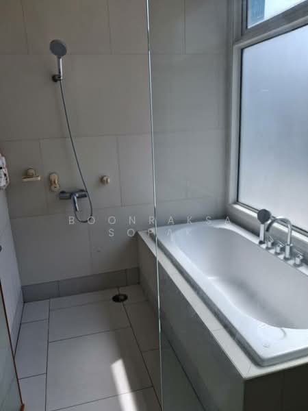 Villa Ratchatewi, Bangkok, 83 Phayathai Road, Thanon Phaya Thai, Ratchathewi, Bangkok, 2 Bedrooms, 73 sqm, Condo For Rent, by Boonraksa Sopak, 500361058 - DDproperty.com