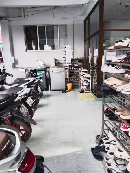 ขาย! อพาร์ทเม้นท์ ย่านลาดกระบัง | 4 ชั้น จำนวน 28 ห้อง, Bangkok, Lam Pla Tiew, Lat Krabang, Bangkok, , 20 sqm, Shophouse For Sale, by Forty-Six Real Estate Group, 500361235 - DDproperty.com