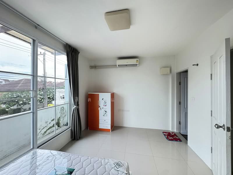 ให้เช่าอาคารพาณิชย์ใหม่ 2 ชั้นติดถนน ไร่กล้วย ศรีราชา, Chon Buri (Pattaya), Surasak, Si Racha, Chon Buri (Pattaya), , 85 sqm, Shophouse For Rent, by Dusit Saengfa, 500361337 - DDproperty.com