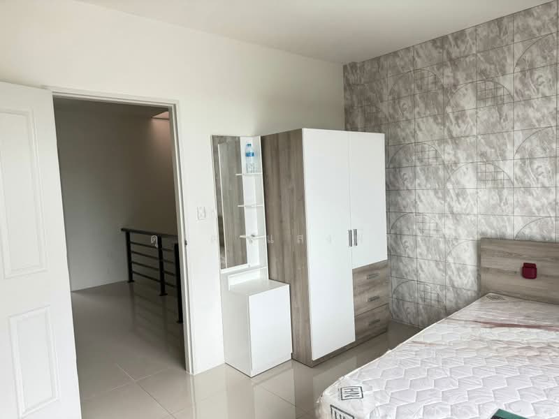 ให้เช่าอาคารพาณิชย์ใหม่ 2 ชั้นติดถนน ไร่กล้วย ศรีราชา, Chon Buri (Pattaya), Surasak, Si Racha, Chon Buri (Pattaya), , 85 sqm, Shophouse For Rent, by Dusit Saengfa, 500361337 - DDproperty.com