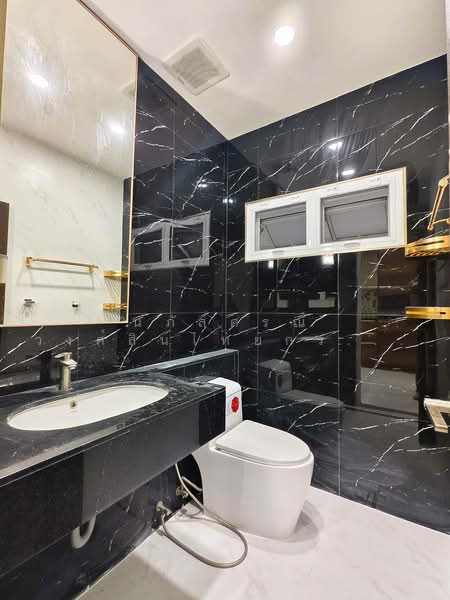 ภัสสร1 รังสิต คลองสาม ปทุมธานี, Pathum Thani, รังสิต-นครนายก, Khlong Sam, Khlong Luang, Pathum Thani, 4 Bedrooms, 200 sqm, Single Detached House For Sale, by นภัสศรณ์ วงศ์สินไทยกร (นันท์), 500361359 - DDproperty.com