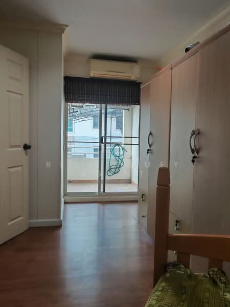Lumpini Suite Ratchada-Rama 3, Bangkok, Soi Naradhiwat Rajanagarindra 30, Chong Nonsi, Yan Nawa, Bangkok, 3 Bedrooms, 109 sqm, Condo For Sale, by Benz comfy agent, 500361383 - DDproperty.com