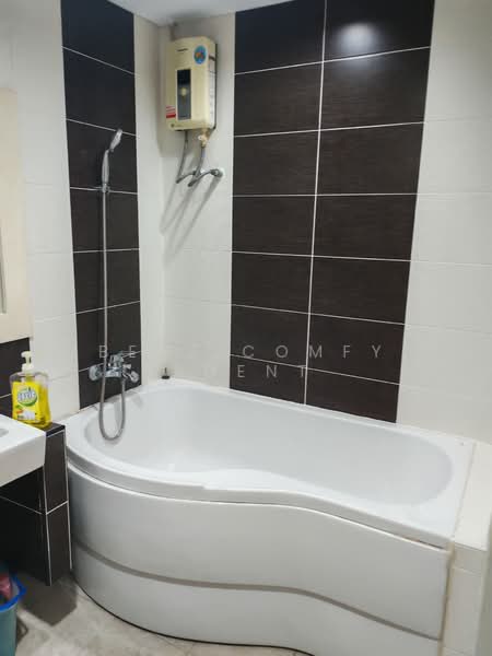 Lumpini Suite Ratchada-Rama 3, Bangkok, Soi Naradhiwat Rajanagarindra 30, Chong Nonsi, Yan Nawa, Bangkok, 3 Bedrooms, 109 sqm, Condo For Sale, by Benz comfy agent, 500361383 - DDproperty.com