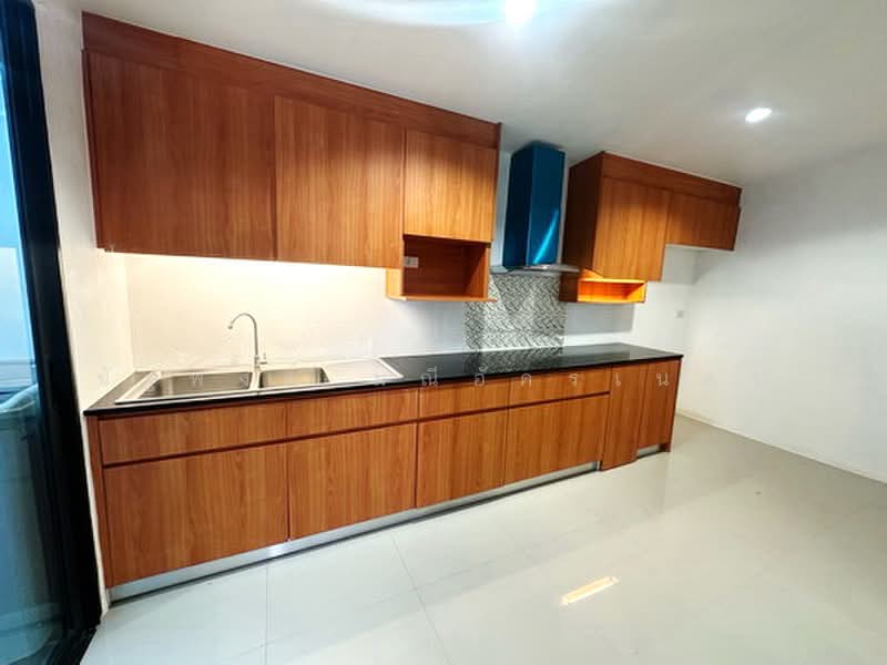 Pruksa Ville 81 Ramkhamhaeng-Serithai, Bangkok, Soi Serithai 81, Khan Na Yao, Bangkok, 3 Bedrooms, 180 sqm, Townhouse For Rent, by นัฐพงค์ มณีอัครเนตร, 500361447 - DDproperty.com