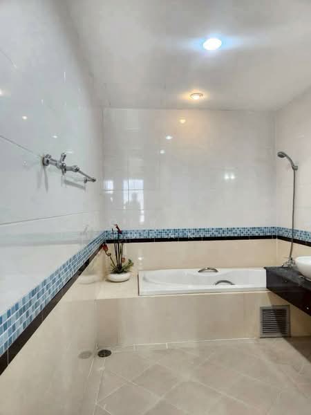 Citi Smart Sukhumvit 18, Bangkok, 366 Soi Sukhumvit 18, Sukhumvit Road, Khlong Toei, Bangkok, 3 Bedrooms, 180 sqm, Condo For Rent, by Boonraksa Sopak, 500362042 - DDproperty.com