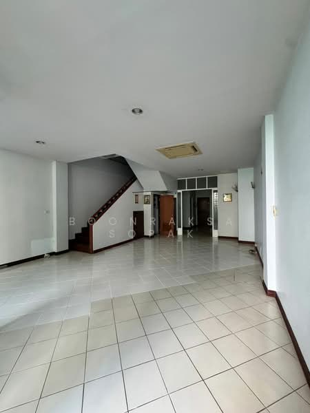 6-BR Townhouse, Bangkok, Khlong Tan Nua, Watthana, Bangkok, 6 Bedrooms, 450 sqm, Townhouse For Rent, by Boonraksa Sopak, 500362063 - DDproperty.com