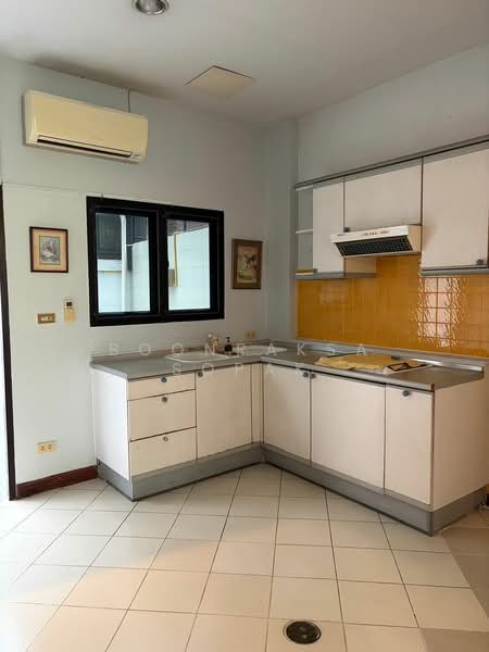 6-BR Townhouse, Bangkok, Khlong Tan Nua, Watthana, Bangkok, 6 Bedrooms, 450 sqm, Townhouse For Rent, by Boonraksa Sopak, 500362063 - DDproperty.com