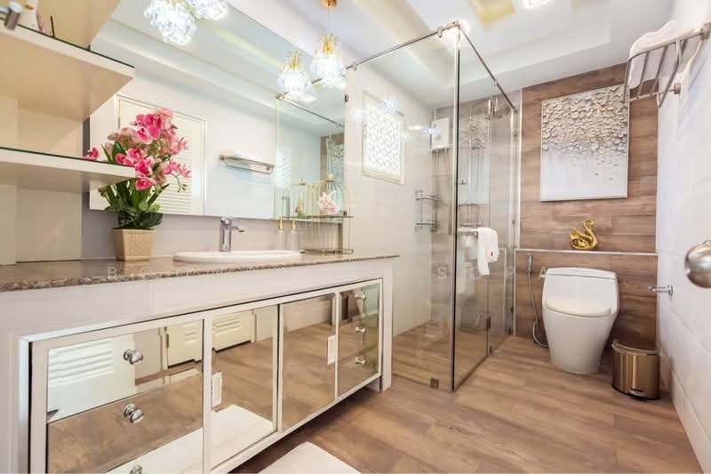 Crystal Ville, Bangkok, Pradit Manutham, Lat Phrao, Bangkok, 4 Bedrooms, 240 sqm, Townhouse For Rent, by Boonraksa Sopak, 500362143 - DDproperty.com