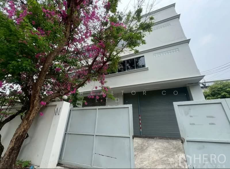 For Rent Warehouse 300 sq.m. near BTS Punnawithi, Bang Chak, Bangkok BRE24175, Bangkok, Bang Chak, Phra Khanong, Bangkok, , 300 sqm, Warehouse/Factory For Rent, by Hero Realtor Co., Ltd., 500362152 - DDproperty.com