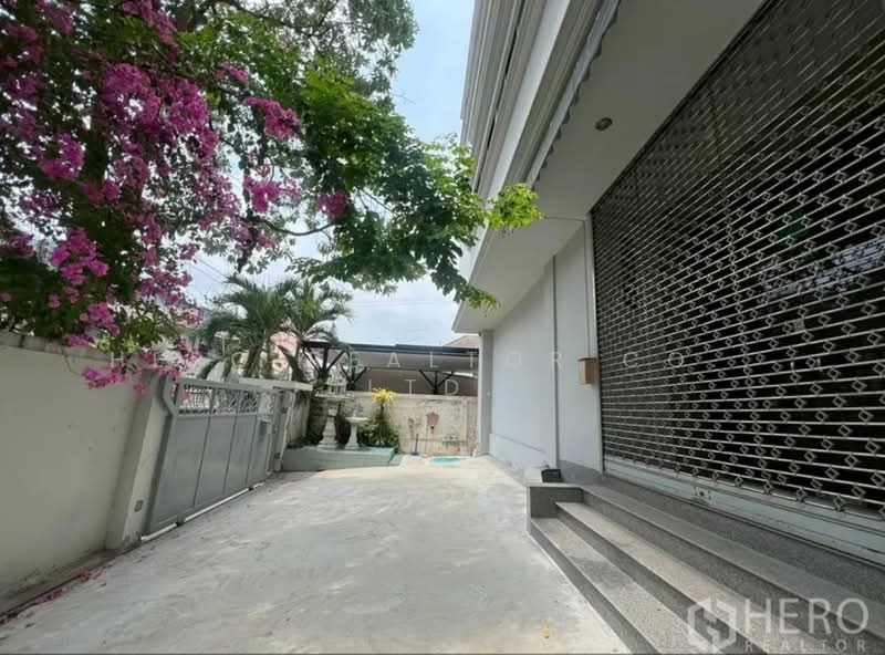 For Rent Warehouse 300 sq.m. near BTS Punnawithi, Bang Chak, Bangkok BRE24175, Bangkok, Bang Chak, Phra Khanong, Bangkok, , 300 sqm, Warehouse/Factory For Rent, by Hero Realtor Co., Ltd., 500362152 - DDproperty.com