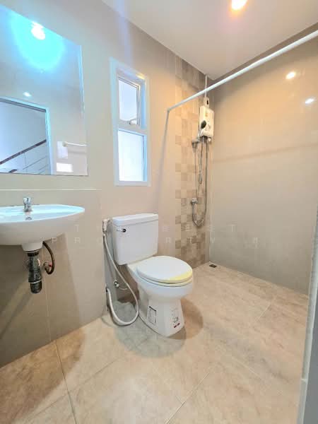 เดอะเซ็นทรัล 2/1 อัสสัมชัญ-ศรีราชา, Chon Buri (Pattaya), Surasak, Si Racha, Chon Buri (Pattaya), 3 Bedrooms, 100 sqm, Townhouse For Sale, by The Best Property สุ, 500362171 - DDproperty.com