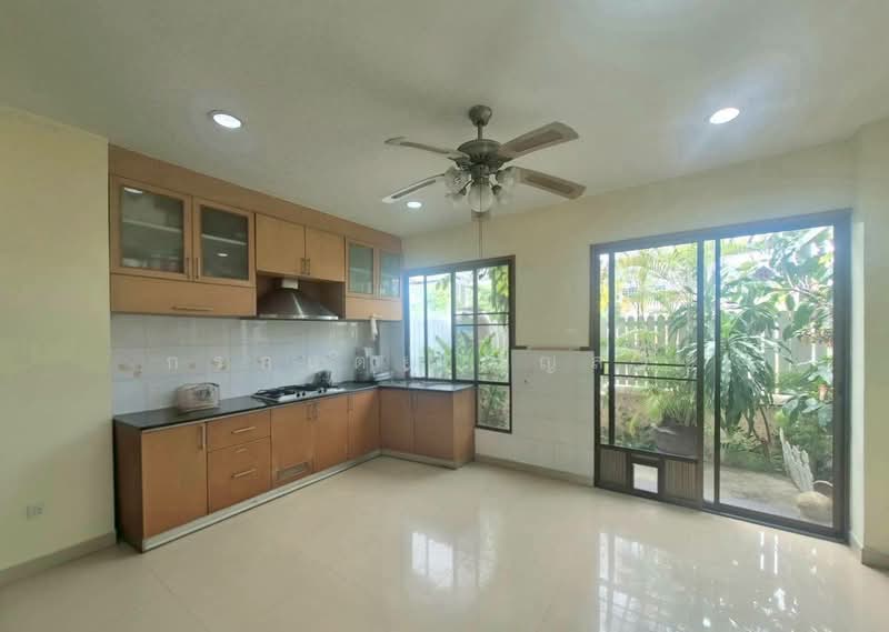 Baan Klang Muang Mengjai Ratchada 2 : บ้านกลางเมือง เหม่งจ๋าย รัชดา 2, กรุงเทพ, ซอยสหการประมูล, วังทองหลาง, กรุงเทพ, 200 ตร.ม., ทาวน์เฮ้าส์ ขาย, โดย กรกฤตย์ บุญสระ, 500362216 - DDproperty.com