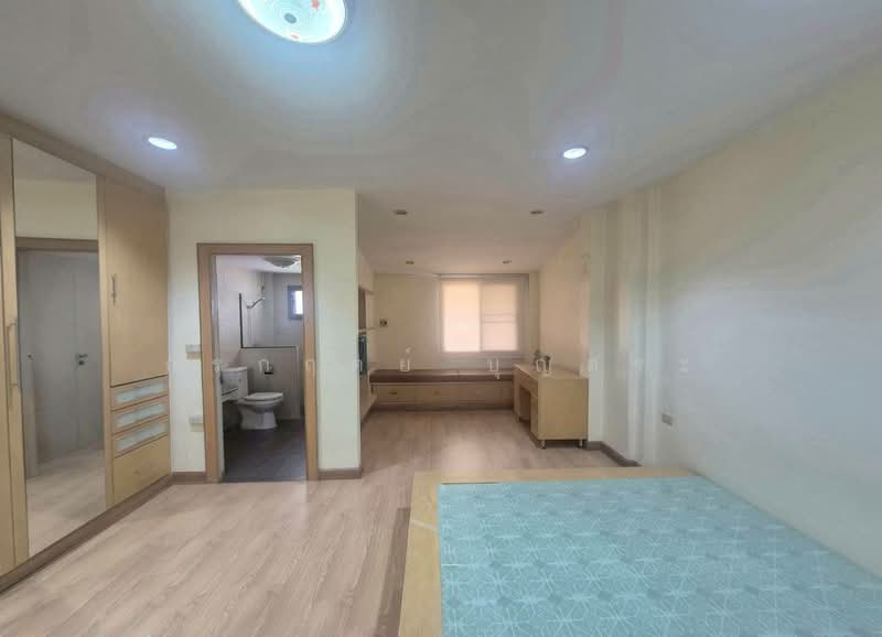 Baan Klang Muang Mengjai Ratchada 2, Bangkok, Soi Sahakanpramoon, Wang Thonglang, Bangkok, 3 Bedrooms, 200 sqm, Townhouse For Sale, by กรกฤตย์ บุญสระ, 500362216 - DDproperty.com
