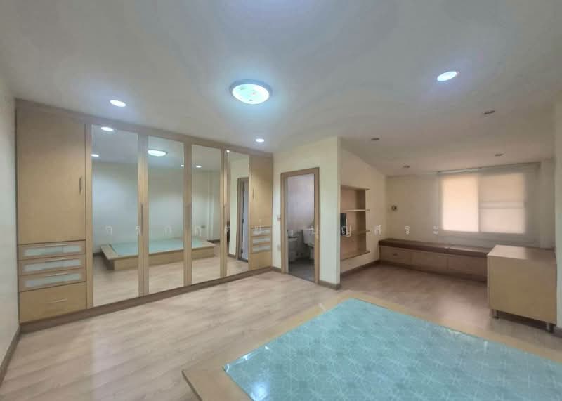 Baan Klang Muang Mengjai Ratchada 2, Bangkok, Soi Sahakanpramoon, Wang Thonglang, Bangkok, 3 Bedrooms, 200 sqm, Townhouse For Sale, by กรกฤตย์ บุญสระ, 500362216 - DDproperty.com