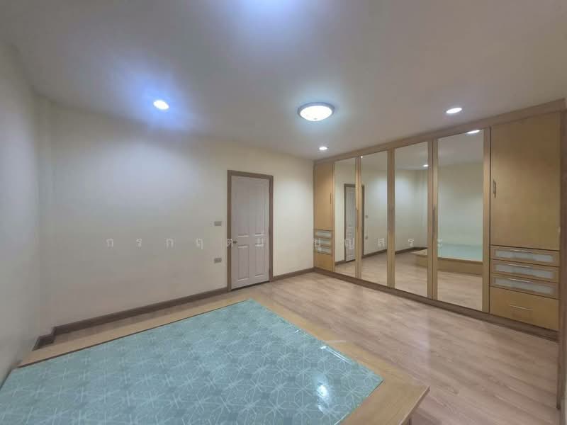 Baan Klang Muang Mengjai Ratchada 2, Bangkok, Soi Sahakanpramoon, Wang Thonglang, Bangkok, 3 Bedrooms, 200 sqm, Townhouse For Sale, by กรกฤตย์ บุญสระ, 500362216 - DDproperty.com