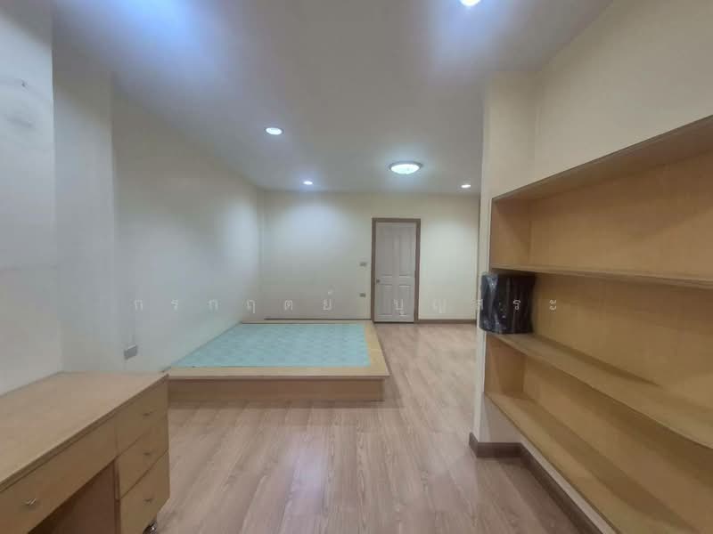 Baan Klang Muang Mengjai Ratchada 2, Bangkok, Soi Sahakanpramoon, Wang Thonglang, Bangkok, 3 Bedrooms, 200 sqm, Townhouse For Sale, by กรกฤตย์ บุญสระ, 500362216 - DDproperty.com