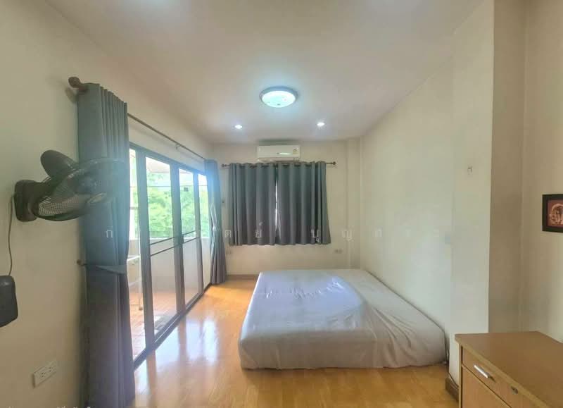 Baan Klang Muang Mengjai Ratchada 2, Bangkok, Soi Sahakanpramoon, Wang Thonglang, Bangkok, 3 Bedrooms, 200 sqm, Townhouse For Sale, by กรกฤตย์ บุญสระ, 500362216 - DDproperty.com