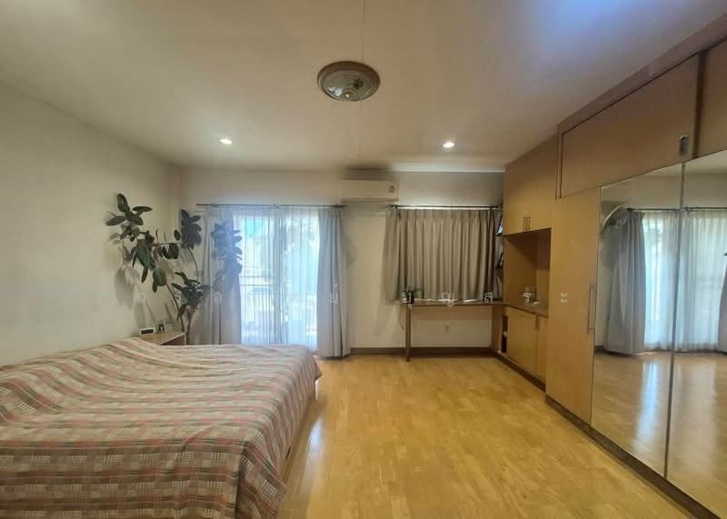 Baan Klang Muang Mengjai Ratchada 2, Bangkok, Soi Sahakanpramoon, Wang Thonglang, Bangkok, 3 Bedrooms, 200 sqm, Townhouse For Sale, by กรกฤตย์ บุญสระ, 500362216 - DDproperty.com